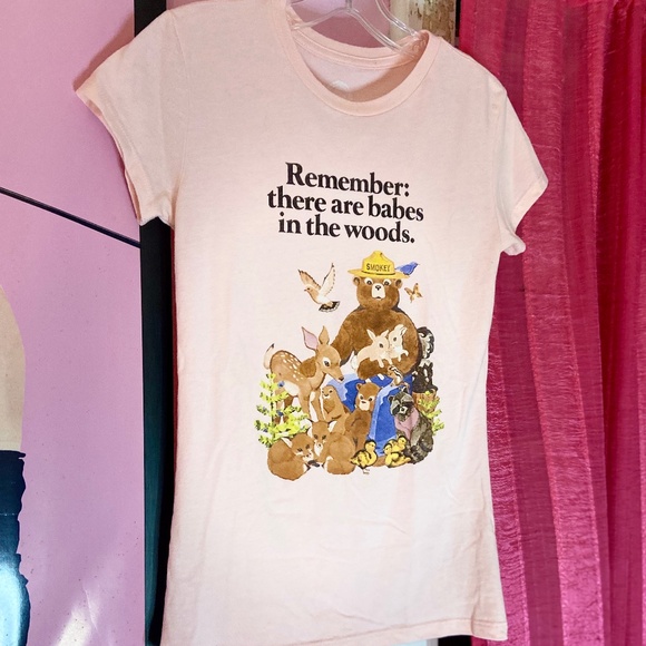 Smokey Bear Novelty T-Shirt Slim Fit Pale Pink Streetwear Graphic Women’s Medium - Picture 1 of 3